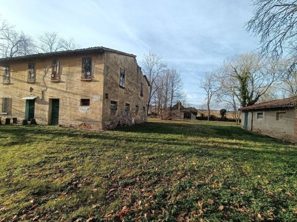 esavano in vendita a Faenza in zona Sarna