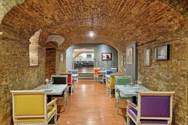 locale commerciale in vendita a Faenza in zona Centro Storico