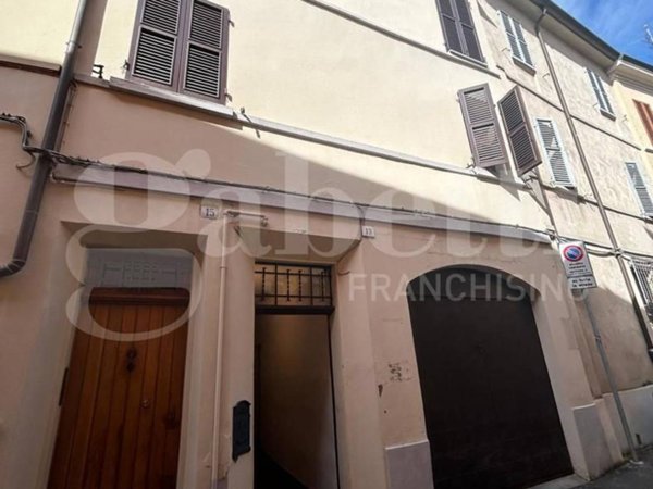 casa indipendente in vendita a Faenza in zona Centro Storico