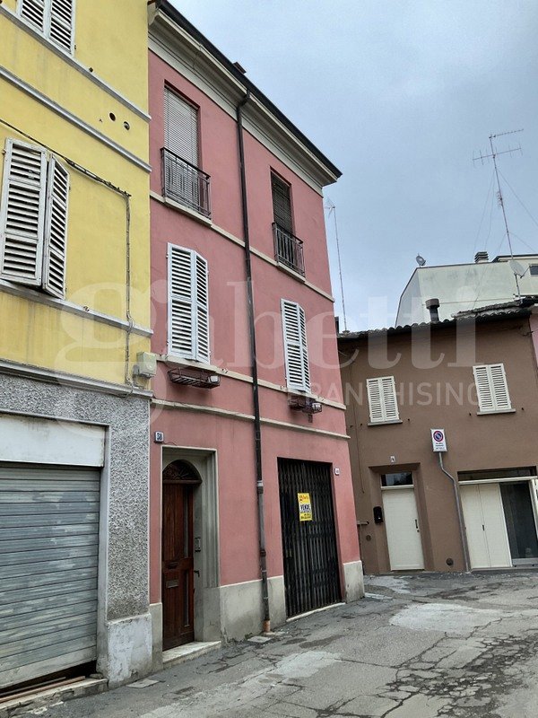casa indipendente in vendita a Faenza in zona Centro Storico