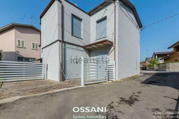 casa indipendente in vendita a Faenza in zona Centro Storico