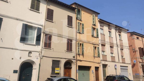casa indipendente in vendita a Faenza in zona Centro Storico
