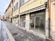 locale commerciale in vendita a Faenza in zona Centro Storico