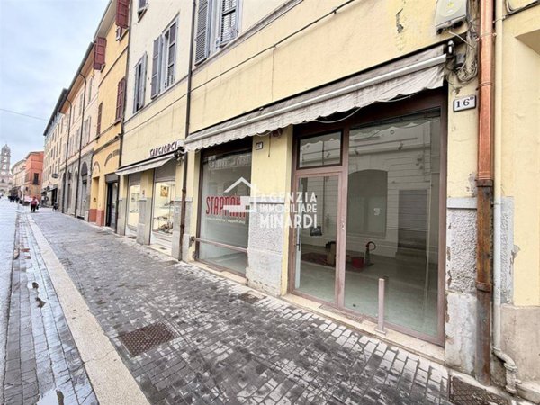 negozio in vendita a Faenza in zona Centro Storico