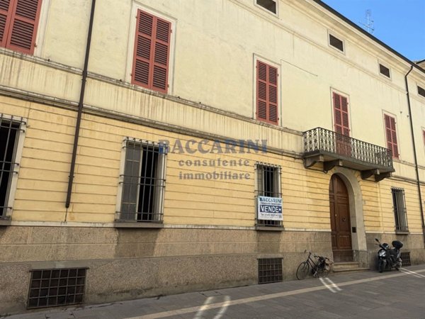 casa indipendente in vendita a Faenza in zona Centro Storico