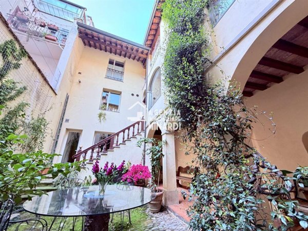 casa indipendente in vendita a Faenza in zona Centro Storico