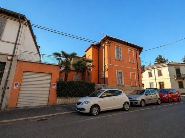 casa indipendente in vendita a Faenza in zona Centro Storico