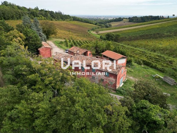 casa indipendente in vendita a Faenza in zona Santa Lucia