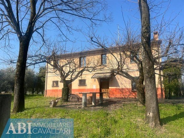 casa indipendente in vendita a Faenza in zona Santa Lucia