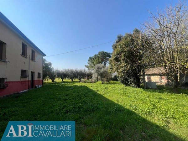 casa indipendente in vendita a Faenza in zona Santa Lucia