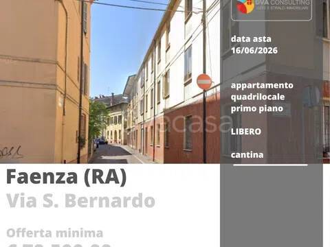 appartamento in vendita a Faenza in zona Centro Storico