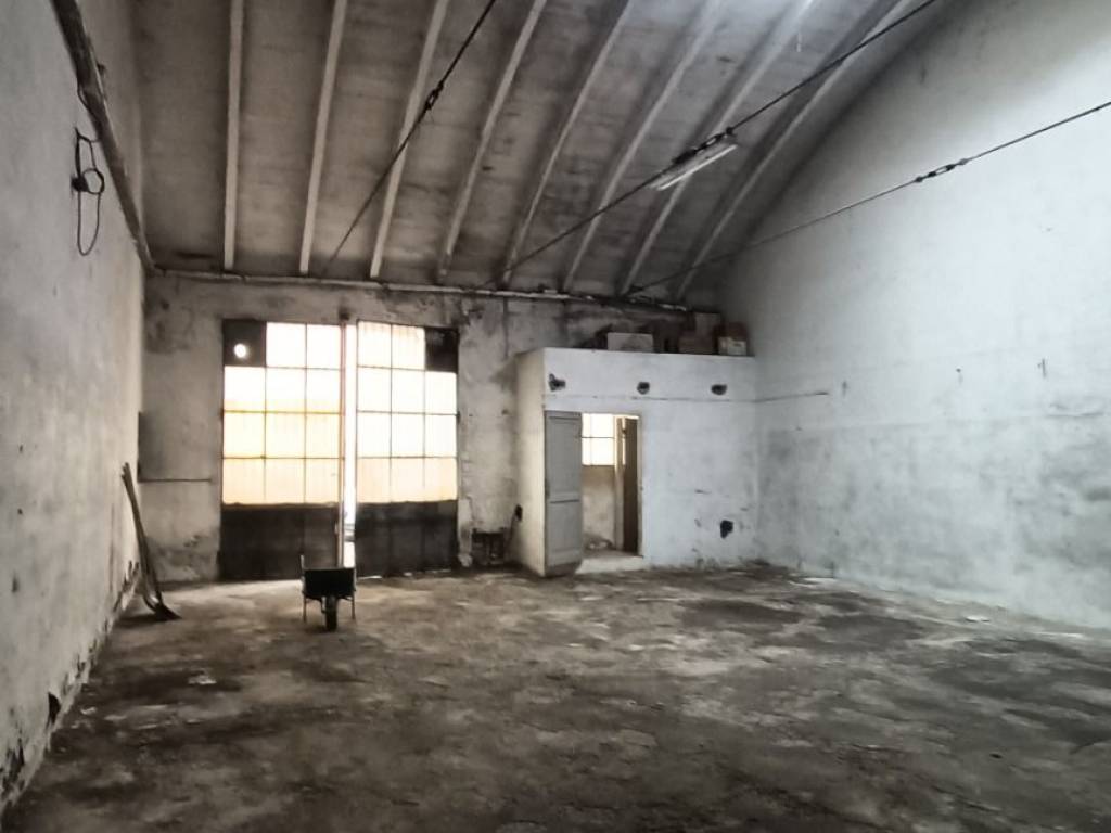 locale commerciale in vendita a Faenza