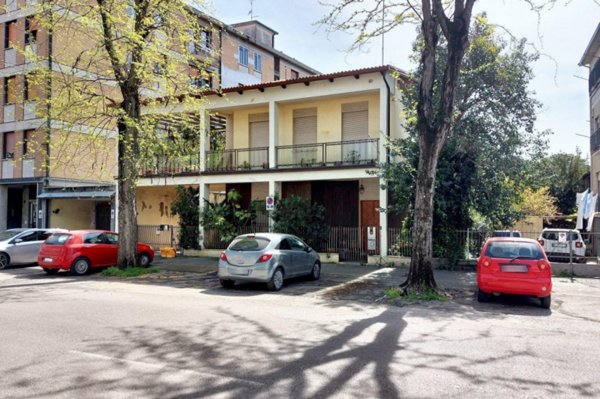 casa indipendente in vendita a Faenza in zona Centro Storico