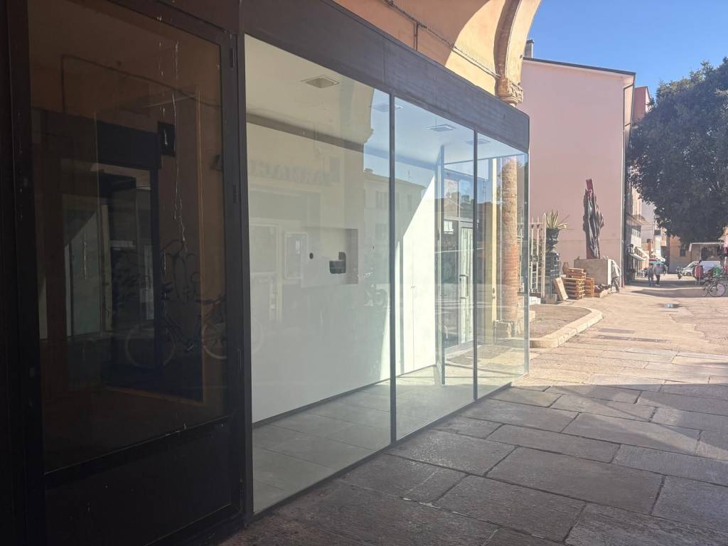 negozio in vendita a Faenza in zona Centro Storico