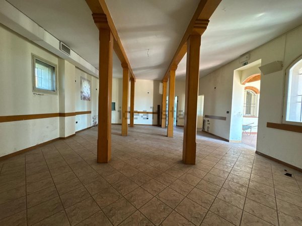casa indipendente in vendita a Faenza in zona Cosina