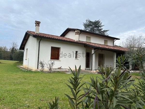 casa indipendente in vendita a Faenza in zona Santa Lucia