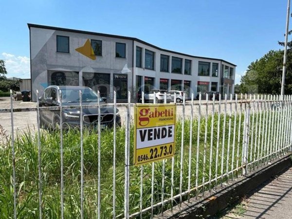 negozio in vendita a Faenza