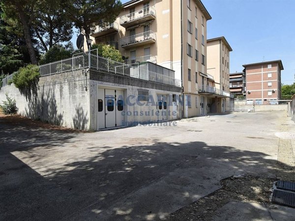 negozio in vendita a Faenza in zona Centro Storico