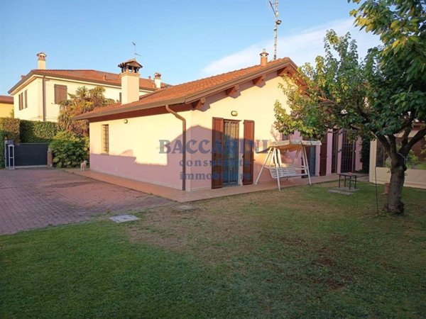 casa indipendente in vendita a Faenza in zona Santa Lucia