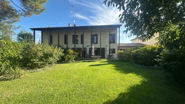 casa indipendente in vendita a Faenza in zona Santa Lucia