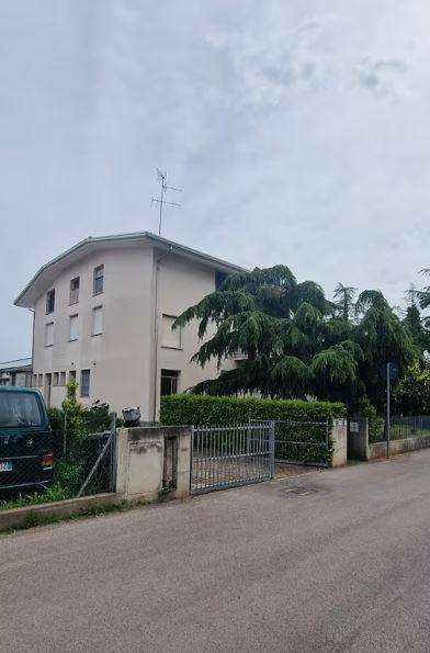 casa indipendente in vendita a Faenza in zona Centro Storico