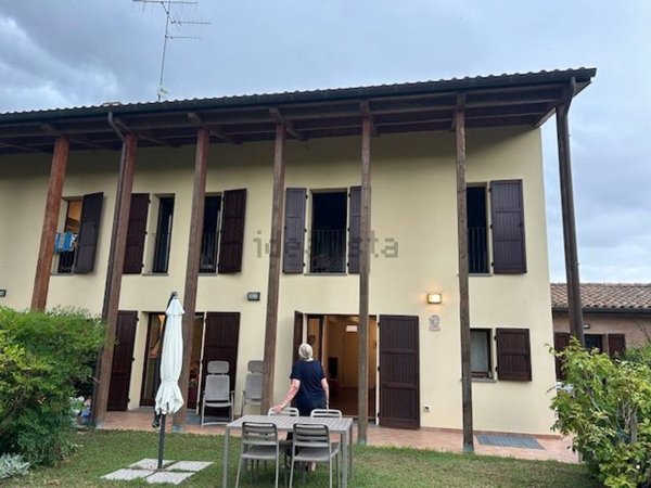 casa indipendente in vendita a Faenza in zona Santa Lucia