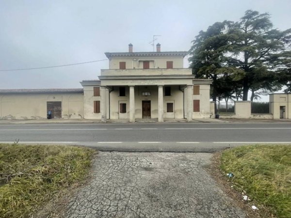 intera palazzina in vendita a Faenza in zona Pieve Cesato