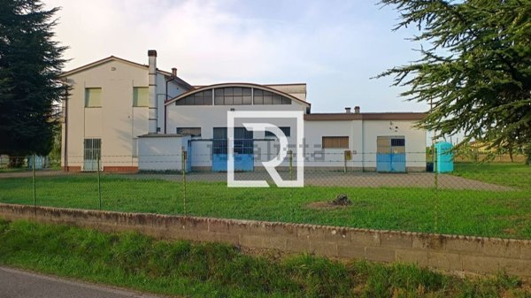 capannone in vendita a Faenza in zona Santa Lucia