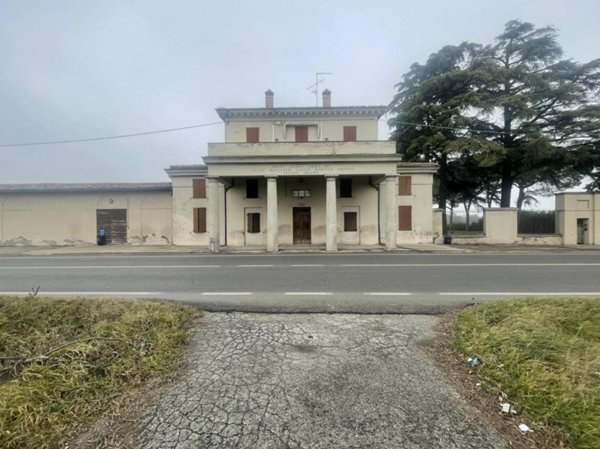 locale commerciale in vendita a Faenza in zona Pieve Cesato