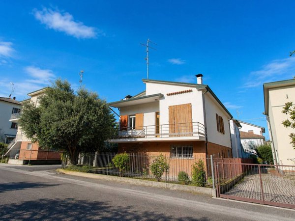 casa indipendente in vendita a Faenza