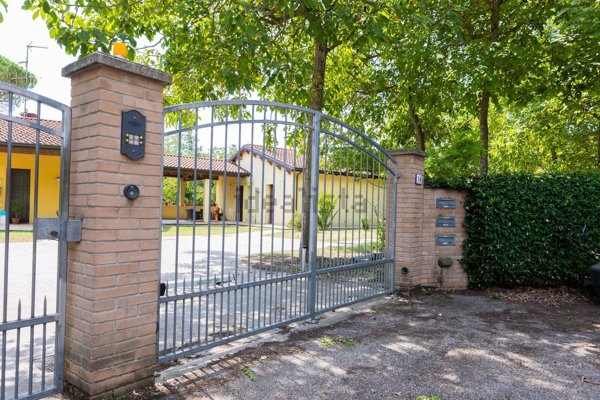 casa indipendente in vendita a Faenza in zona Santa Lucia