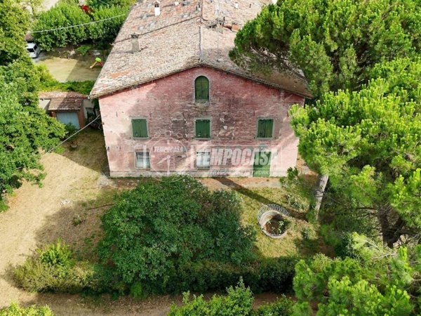 casa indipendente in vendita a Faenza in zona Santa Lucia