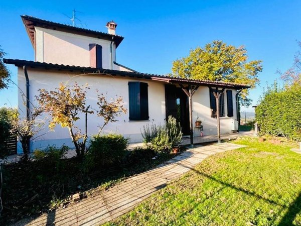 casa indipendente in vendita a Faenza in zona Santa Lucia