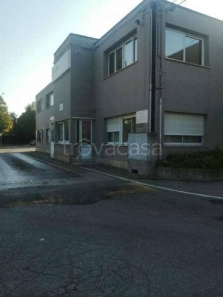 locale commerciale in vendita a Faenza