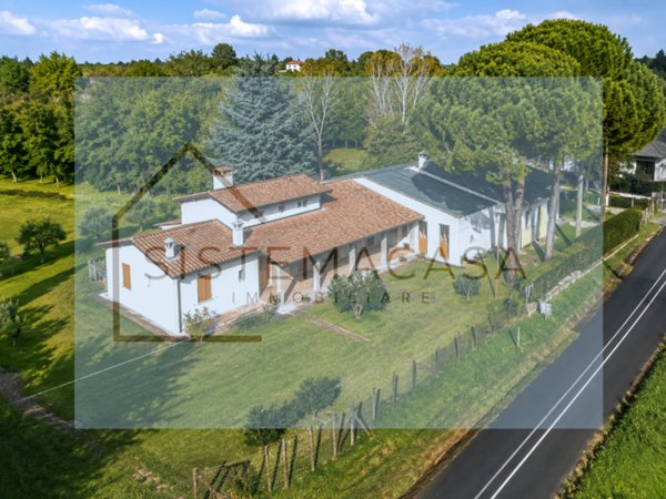 casa indipendente in vendita a Faenza in zona Santa Lucia
