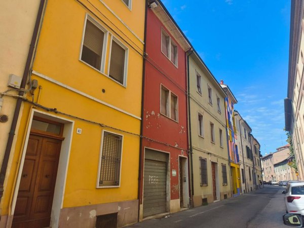casa indipendente in vendita a Faenza in zona Centro Storico