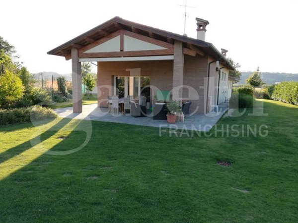 casa indipendente in vendita a Faenza in zona Santa Lucia