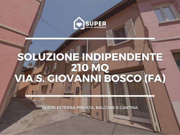 casa indipendente in vendita a Faenza in zona Centro Storico