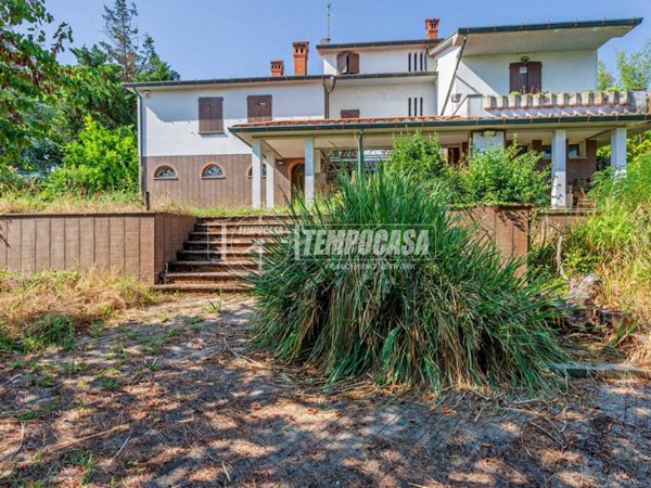 casa indipendente in vendita a Faenza in zona Santa Lucia
