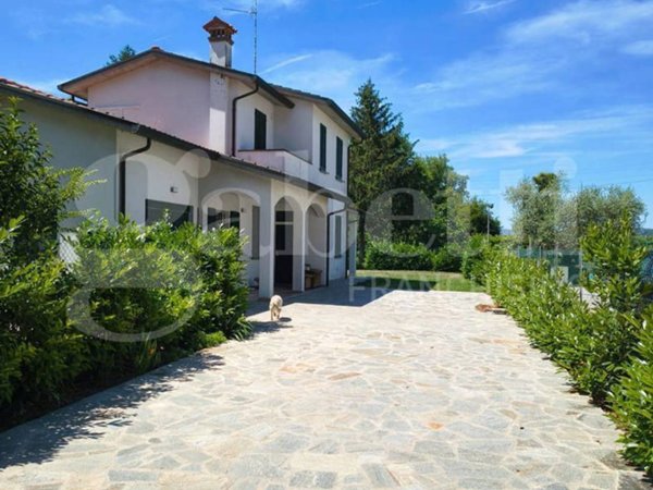 casa indipendente in vendita a Faenza in zona Santa Lucia