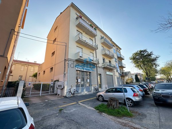 negozio in vendita a Faenza in zona Centro Storico