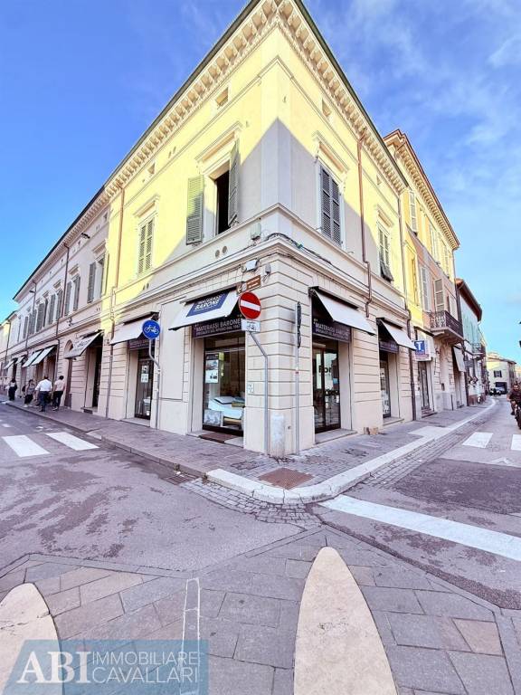 locale commerciale in vendita a Faenza in zona Centro Storico