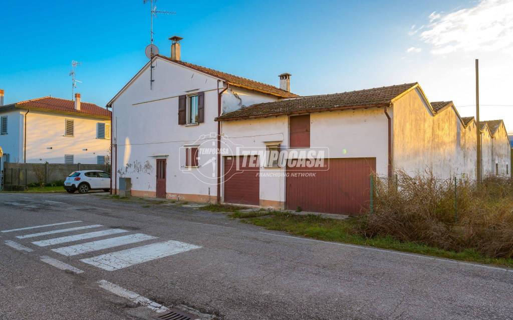 appartamento in vendita a Faenza in zona Mezzeno