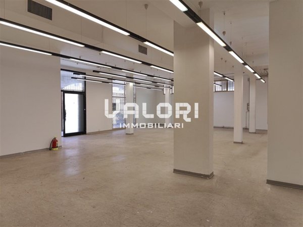 locale commerciale in vendita a Faenza
