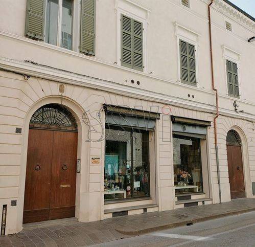 locale commerciale in vendita a Faenza in zona Centro Storico