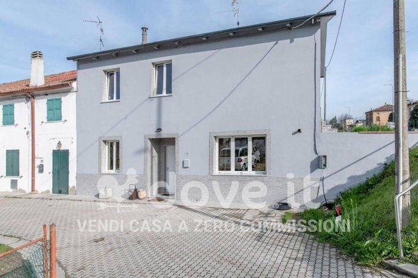 casa indipendente in vendita a Lugo in zona Ca' di Lugo