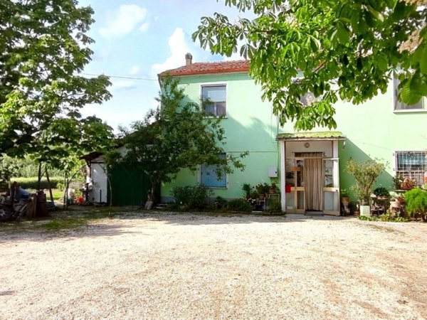 casa indipendente in vendita a Lugo in zona Voltana