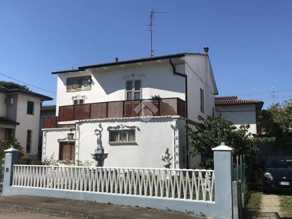 casa indipendente in vendita a Lugo