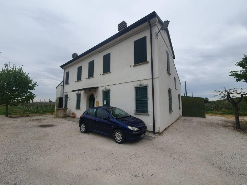 casa indipendente in vendita a Lugo