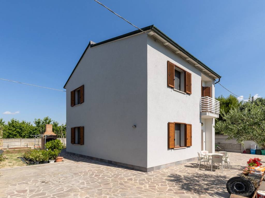 casa indipendente in vendita a Lugo